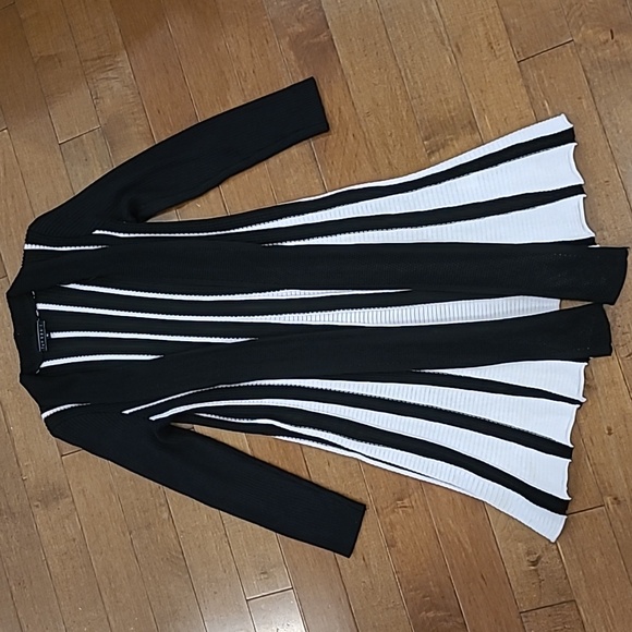 FunSport Black with White Vertical Stripes Long Knit Cardigan Size Medium - Picture 1 of 6